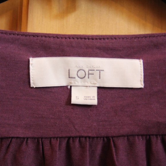 3/$25 ♻️ LOFT Sandwashed Split Neck Tee - Picture 2 of 3